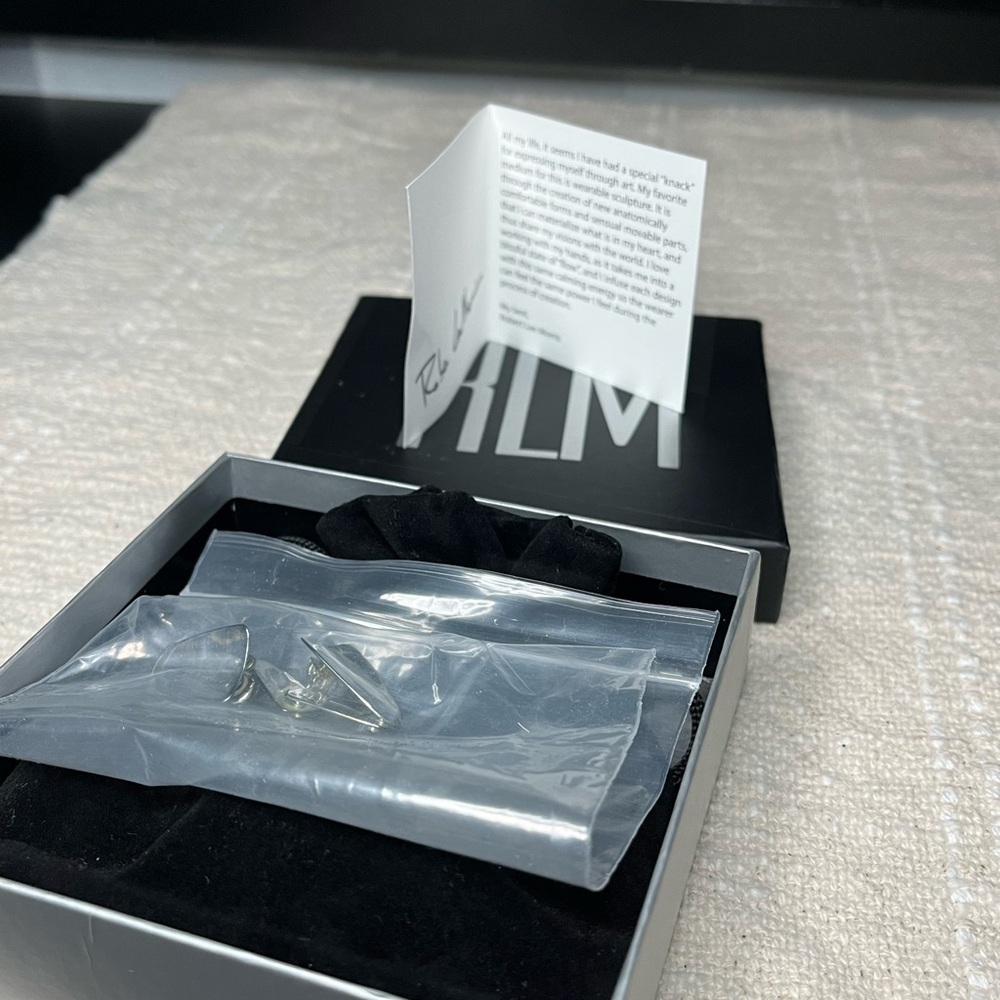 RLM Silver Jewelry Set with Necklace and Earrings - Picture 12 of 12